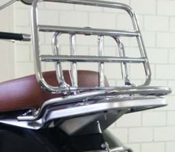Zeige Details für Klappgepäckträger Piaggio Vespa GTS/GTV, Original, hinten, chrom Bild von Klappgepäckträger Piaggio Vespa GTS/GTV, Original, hinten, chrom