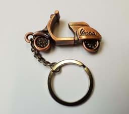 Zeige Details für Schlüsselanhänger Vespa-Style, Metall, Farbe Rose Bild von Schlüsselanhänger Vespa-Style, Metall, Farbe Rose