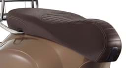 Zeige Details für Sitzbank Vespa Primavera/Sprint, Modell Touring, Farbe Braun, Original Bild von Sitzbank Vespa Primavera/Sprint, Modell Touring, Farbe Braun, Original