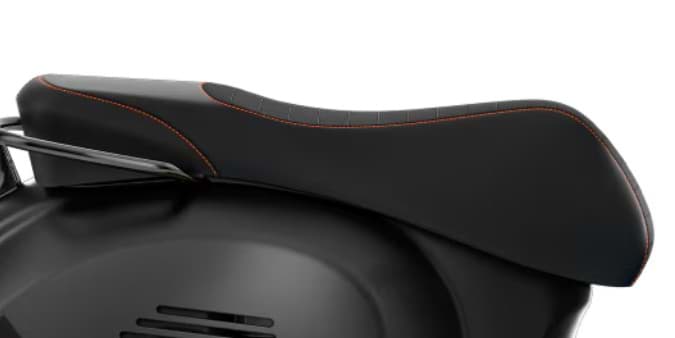 Sitzbank Vespa GTS Super Sport 125 E5+, MY24 / 310 E5+, MY24/25, schwarz/orange